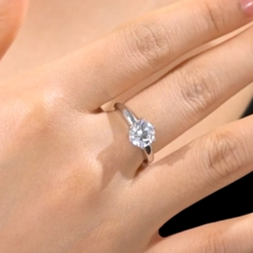 Swarovski ring sz 6